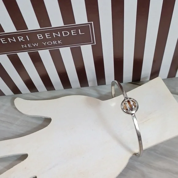 Henri Bendel Bangle - Picture 1 of 6